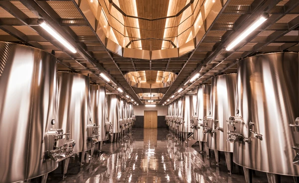 Le chai du domaine viticole Troplong Mondot